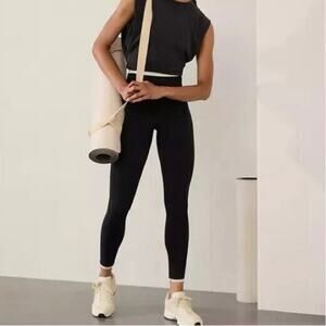 Athleta Transcend Tipped 7/8 Leggings in Black/Cream SZ S